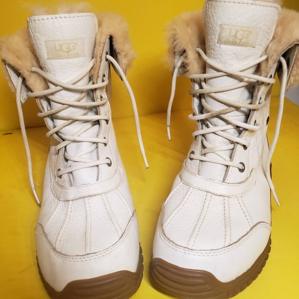 Ugg Women's Waterproof Adirondack Boots Size 11